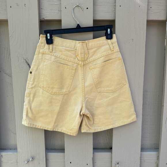 Vintage mustard Arizona Jean Company high waisted shorts 🫶🏻🍁✨ - Picture 3 of 3